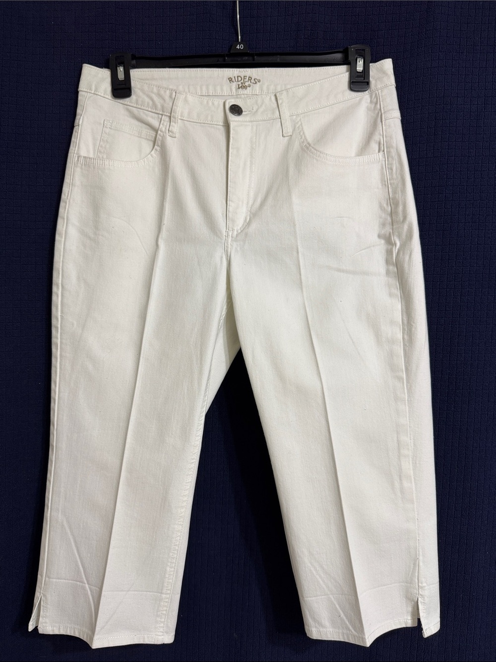 EUC Lee Riders white capri denim jeans. Size 12